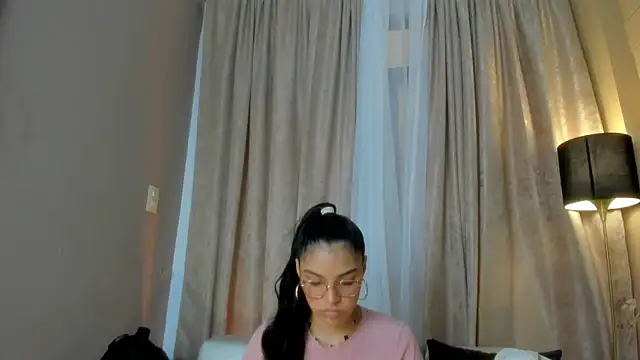 Snapshot of LunaAspen_ chatting on 11/28/25, 05:48 LunaAspen online show from 11/28/25, 05:48