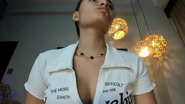 Snapshot of LunaAspen_ chatting on 12/03/25, 05:44 LunaAspen online show from 12/03/25, 05:44