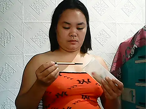 Snapshot of CreamyPussy4uxx chatting on 02/25/26, 02:32 CreamyPussy4uxx online show from 02/25/26, 02:32