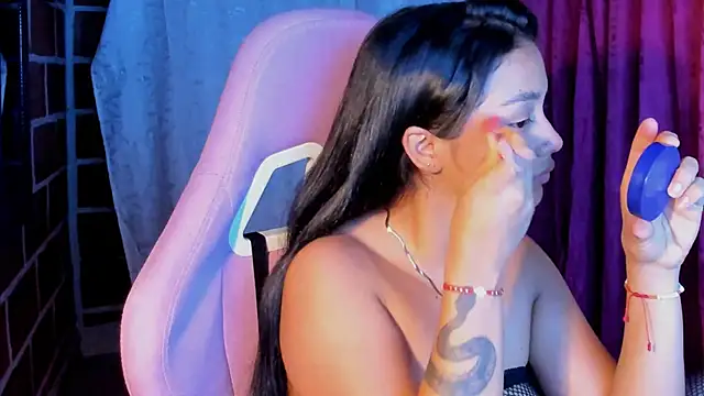 MelanyOconner online show from 04/23/26, 05:52