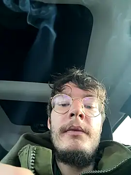 Snapshot of Hungboxer69 chatting on 10/13/25, 12:32 Hungboxer69 online show from 10/13/25, 12:32