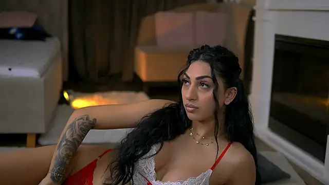 EmaHallee online show from 02/09/26, 03:54