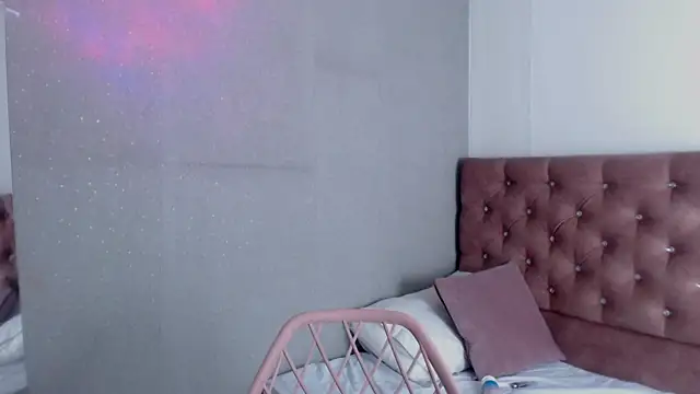 Snapshot of Stefany_44 chatting on 11/14/25, 06:17 Stefany 44 online show from 11/14/25, 06:17