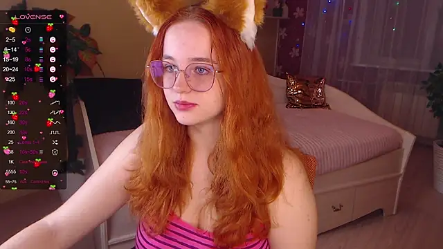 Snapshot of LunaSweet18 chatting on 10/22/25, 11:43 LunaSweet18 online show from 10/22/25, 11:43