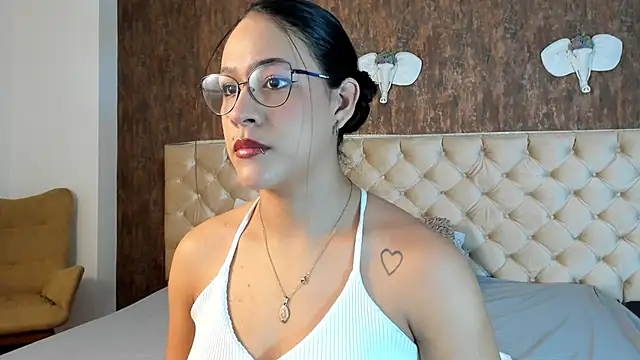 LaurenMitchell1 online show from 10/23/25, 01:21