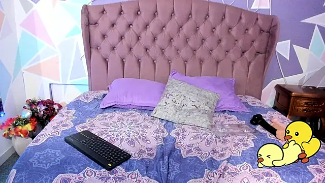 CloeyGraweing online show from 10/15/25, 07:03