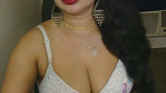 Snapshot of QUEEN_SAKHI- chatting on 09/19/25, 09:37 QUEEN SAKHI- online show from 09/19/25, 09:37