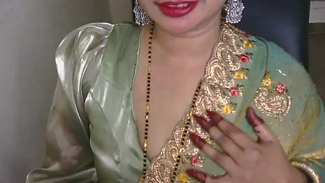 Snapshot of QUEEN_SAKHI- chatting on 10/10/25, 06:07 QUEEN SAKHI- online show from 10/10/25, 06:07