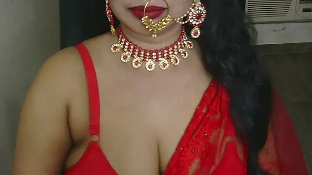 Snapshot of QUEEN_SAKHI- chatting on 10/16/25, 12:28 QUEEN SAKHI- online show from 10/16/25, 12:28