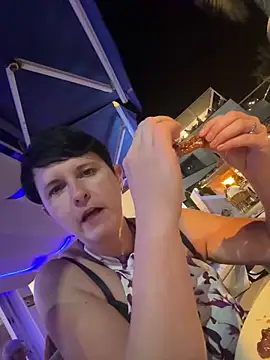 Snapshot of backdoorgalore4you chatting on 11/08/25, 09:35 backdoorgalore4you online show from 11/08/25, 09:35