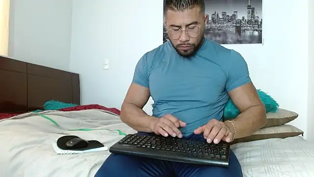 Snapshot of AntonyDAngelo25 chatting on 09/14/25, 09:25 AntonyDAngelo25 online show from 09/14/25, 09:25