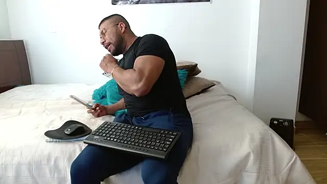 Snapshot of AntonyDAngelo25 chatting on 10/02/25, 04:47 AntonyDAngelo25 online show from 10/02/25, 04:47