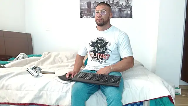 Snapshot of AntonyDAngelo25 chatting on 10/14/25, 08:31 AntonyDAngelo25 online show from 10/14/25, 08:31