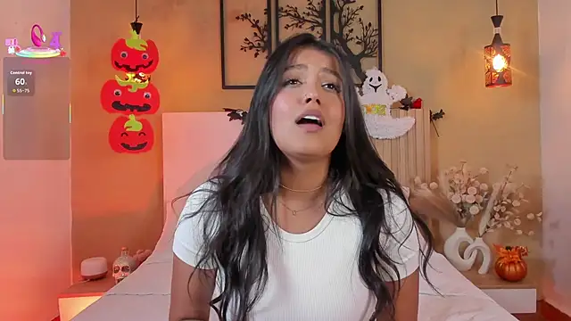 Camila Bustamante online show from 10/29/25, 04:42