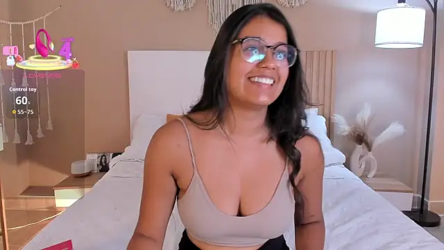 Camila Bustamante online show from 04/17/26, 03:15