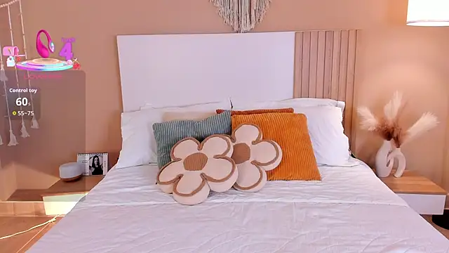 Camila Bustamante online show from 04/23/26, 02:52