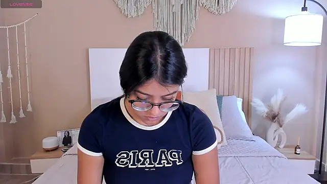 Snapshot of Camila_Bustamante chatting on 05/02/26, 04:34 Camila Bustamante online show from 05/02/26, 04:34