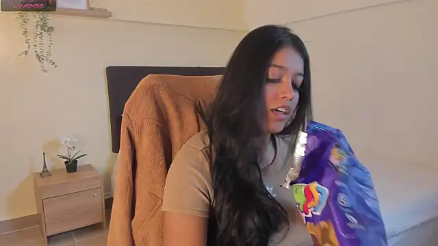 Snapshot of Camila_Bustamante chatting on 06/06/26, 05:06 Camila Bustamante online show from 06/06/26, 05:06