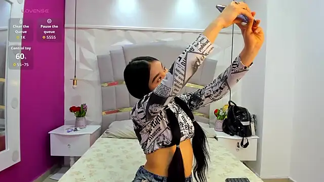 Snapshot of CandySays chatting on 02/02/26, 11:31 CandySays online show from 02/02/26, 11:31