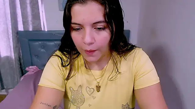Snapshot of sarah_aguilar chatting on 10/03/25, 07:00 sarah aguilar online show from 10/03/25, 07:00