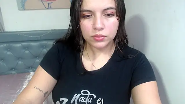 Snapshot of sarah_aguilar chatting on 10/18/25, 06:08 sarah aguilar online show from 10/18/25, 06:08