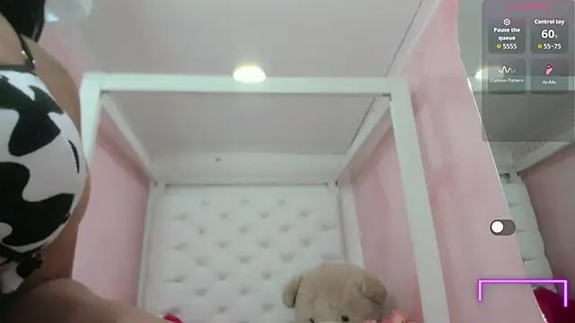 samantamilk6 online show from 10/30/25, 05:13