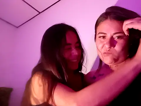 Camiqueen online show from 04/24/26, 12:02