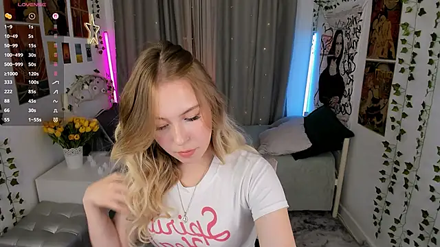 LanaRoselle online show from 10/24/25, 09:22