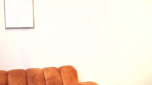 Snapshot of Ariaa_Isabell chatting on 10/21/25, 06:19 Ariaa Isabell online show from 10/21/25, 06:19