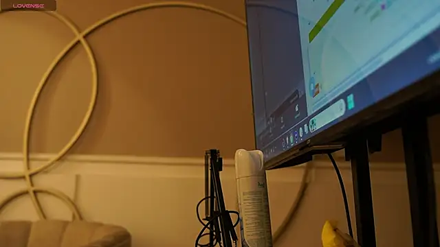 Snapshot of Ariaa_Isabell chatting on 11/13/25, 06:40 Ariaa Isabell online show from 11/13/25, 06:40