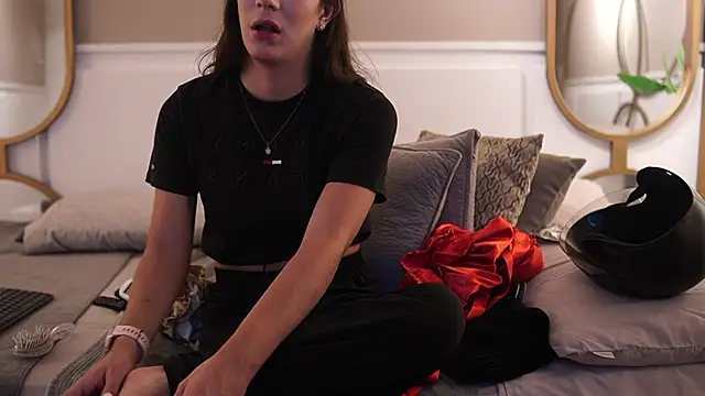 Snapshot of Ariaa_Isabell chatting on 11/28/25, 01:03 Ariaa Isabell online show from 11/28/25, 01:03