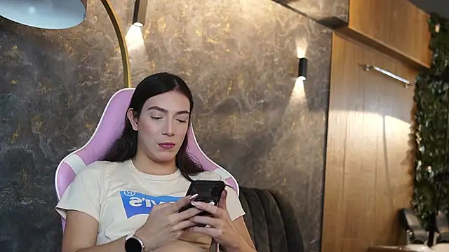 Snapshot of Ariaa_Isabell chatting on 01/05/26, 06:33 Ariaa Isabell online show from 01/05/26, 06:33