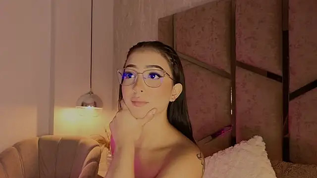 scarlethlux online show from 06/17/26, 07:00