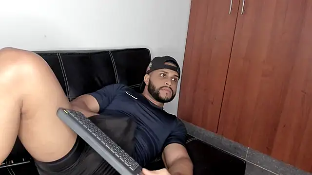 Snapshot of Pier_Simons chatting on 10/23/25, 08:35 Pier Simons online show from 10/23/25, 08:35