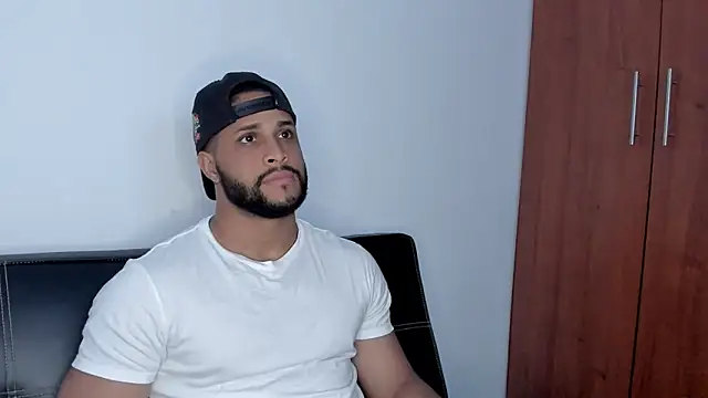 Snapshot of Pier_Simons chatting on 10/25/25, 11:40 Pier Simons online show from 10/25/25, 11:40