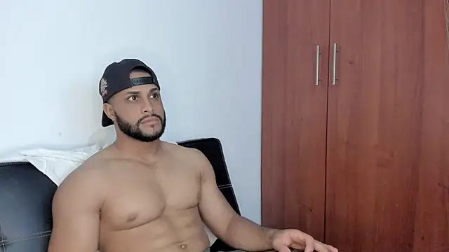 Snapshot of Pier_Simons chatting on 10/28/25, 09:46 Pier Simons online show from 10/28/25, 09:46