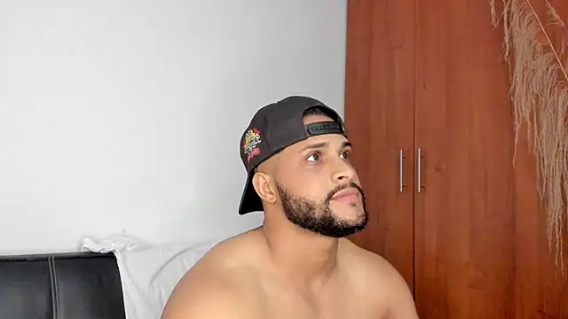 Snapshot of Pier_Simons chatting on 10/29/25, 09:33 Pier Simons online show from 10/29/25, 09:33