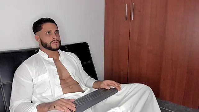 Snapshot of Pier_Simons chatting on 11/02/25, 10:17 Pier Simons online show from 11/02/25, 10:17