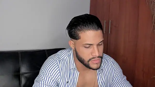 Snapshot of Pier_Simons chatting on 11/16/25, 07:47 Pier Simons online show from 11/16/25, 07:47