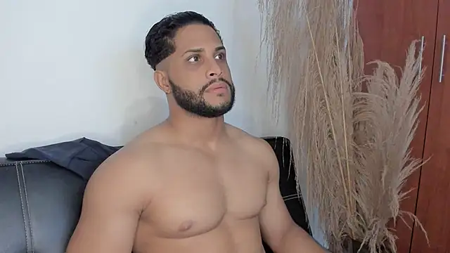 Snapshot of Pier_Simons chatting on 12/14/25, 05:35 Pier Simons online show from 12/14/25, 05:35