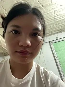 Duyen02 online show from 10/13/25, 10:32