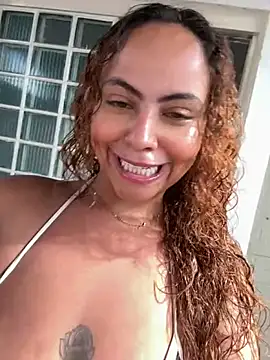 Chloe Leaozinho online show from 11/02/25, 06:32