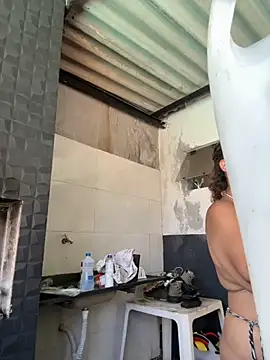 Chloe Leaozinho online show from 11/11/25, 03:01