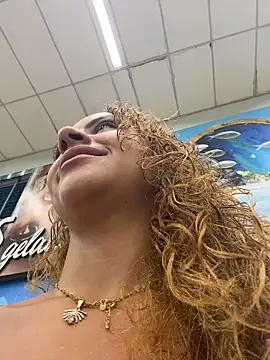 Chloe Leaozinho online show from 02/15/26, 04:25