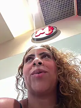 Chloe Leaozinho online show from 03/08/26, 06:23