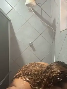 Chloe Leaozinho online show from 03/28/26, 03:00