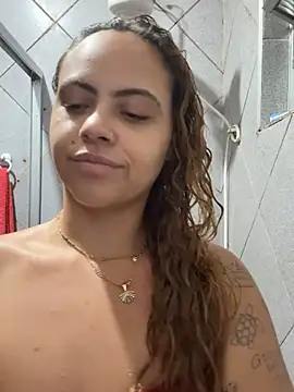 Chloe Leaozinho online show from 04/16/26, 10:01