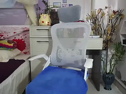 lyly asian online show from 11/11/25, 12:49