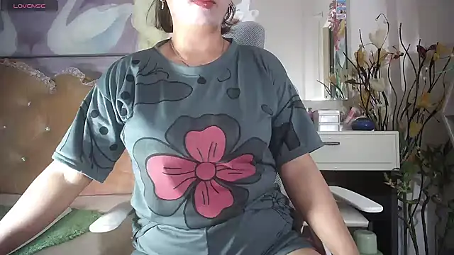 lyly asian online show from 03/17/26, 12:15