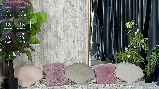 Maya Collins  online show from 03/26/26, 07:52